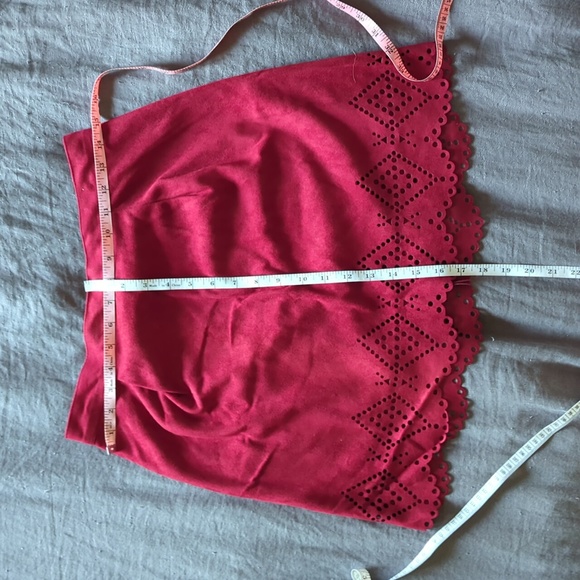 Suede-like red mini skirt - Picture 7 of 7
